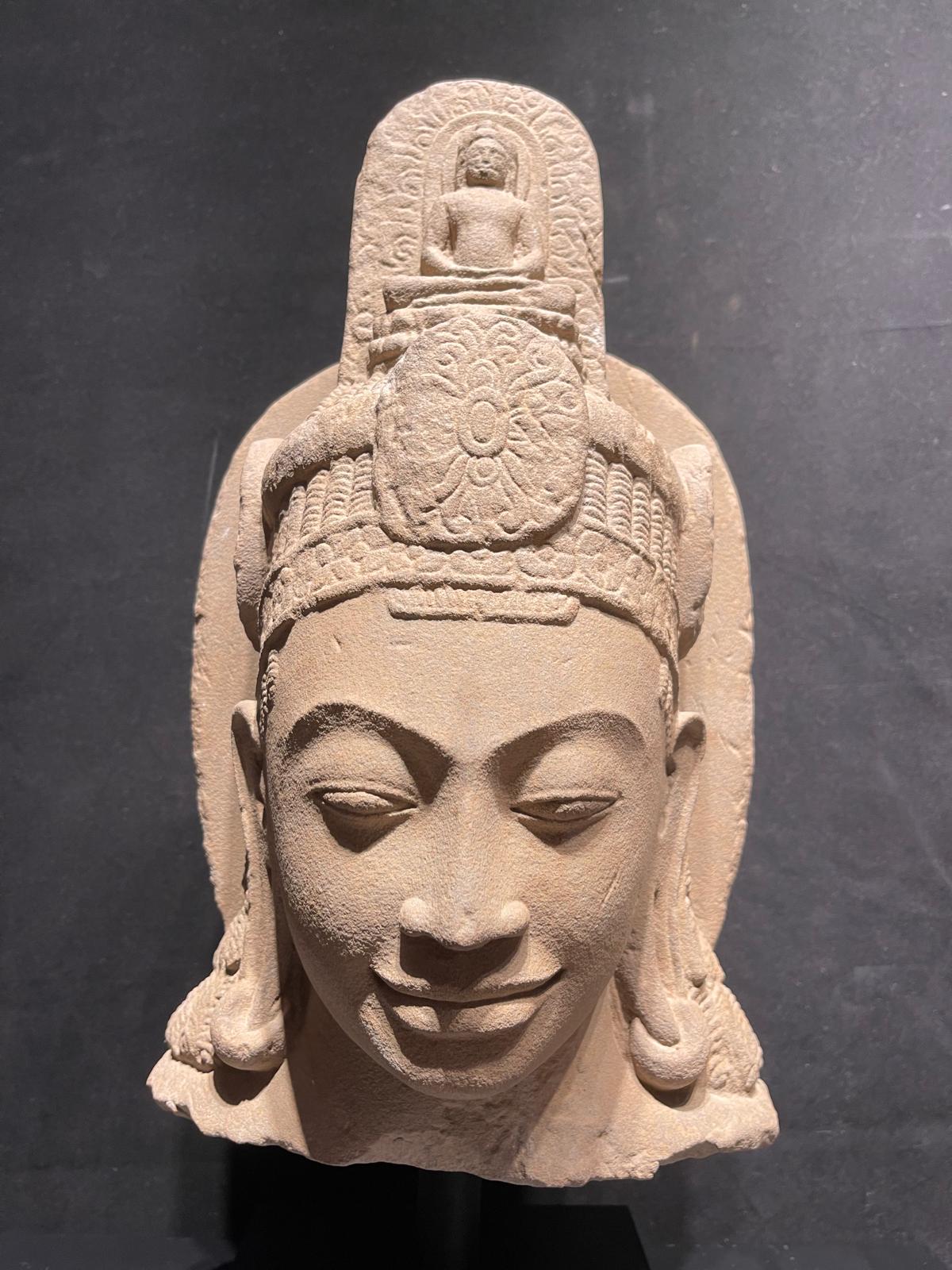 Sandstone Avalokitesvara head - 7816