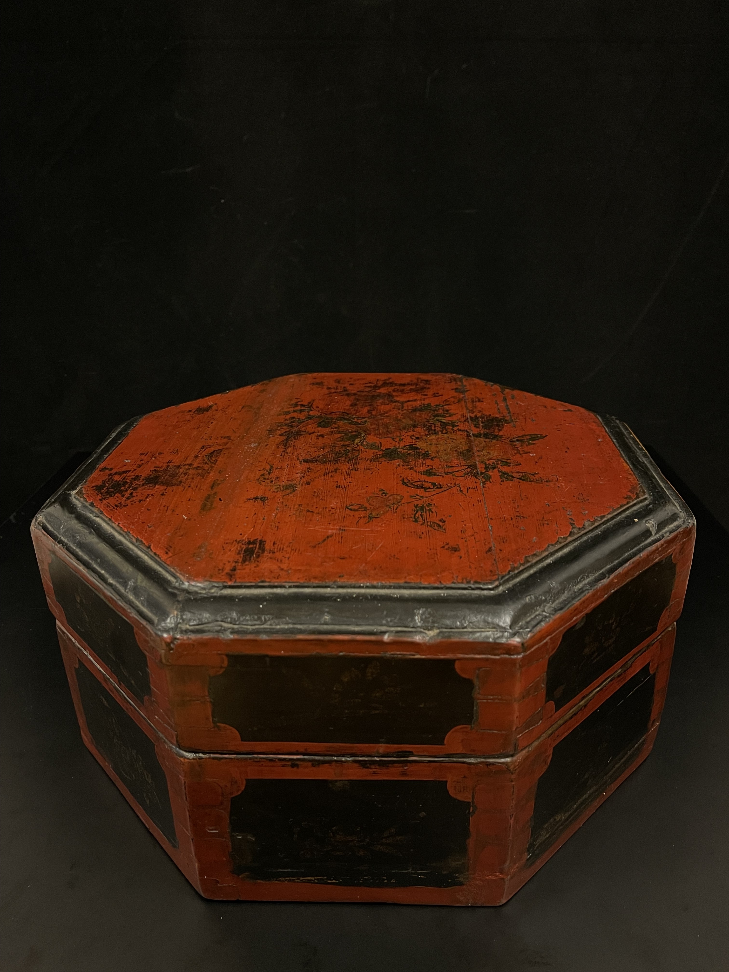 Octagonal red lacquer elm wood container- Ms16270